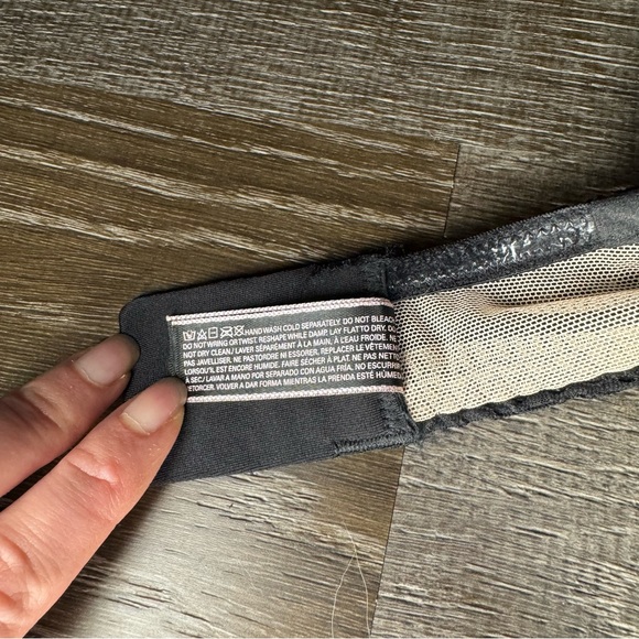 Victoria's Secret Strapless Black and White Lace Bra - Picture 5 of 5